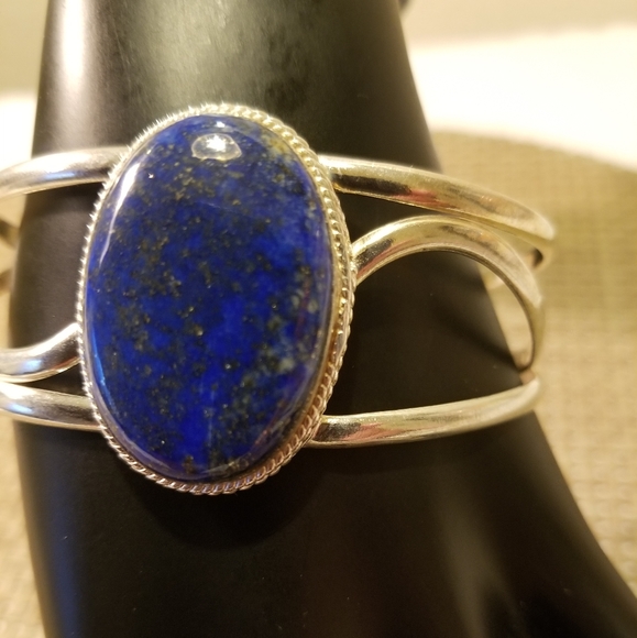 CLASSY BRACELET NWOT - Picture 3 of 10